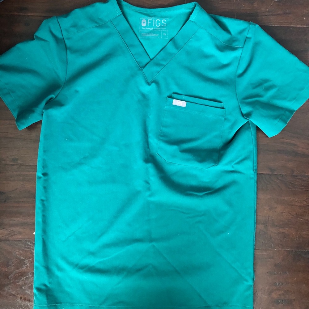 Figs MEN green top NWOT xs